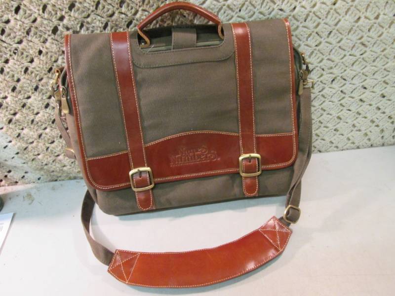lot 124 image: Canyon Outback Canvas Laptop Bag  C...