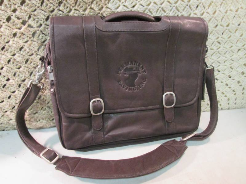 lot 125 image: Canyon Outback Leather Laptop Bag  ...