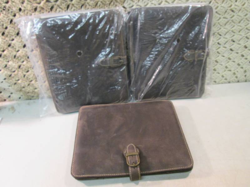 lot 127 image: 3 Canyon Outback Leather Bear Canyo...