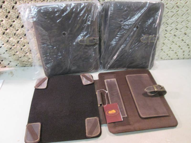 lot 128 image: 3 Canyon Outback Leather Bear Canyo...