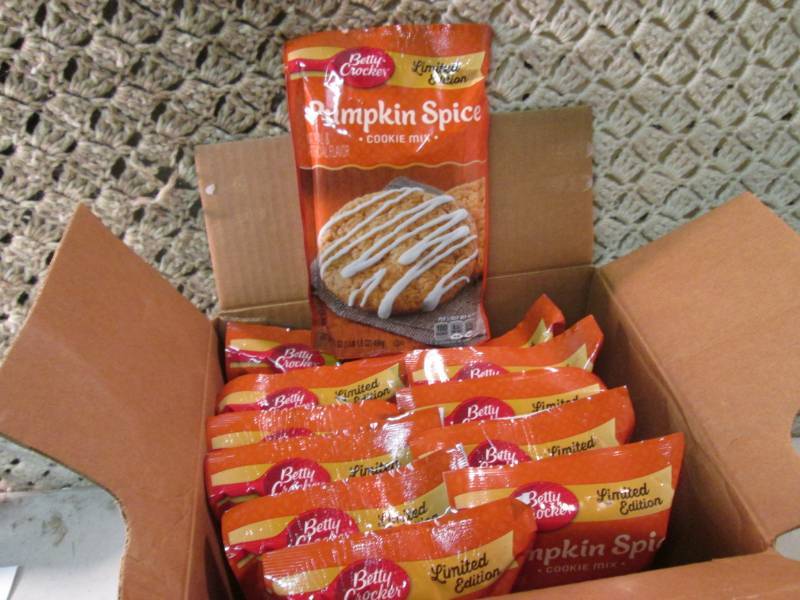 lot 130 image: Case of 12 Bags of Betty Crocker Pu...
