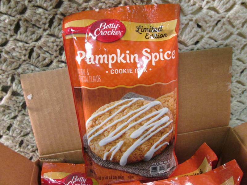lot 131 image: Case of 12 Bags of Betty Crocker Pu...