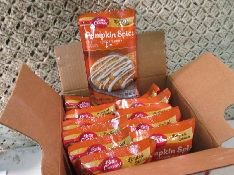 lot 132 image: Case of 12 Bags of Betty Crocker Pu...