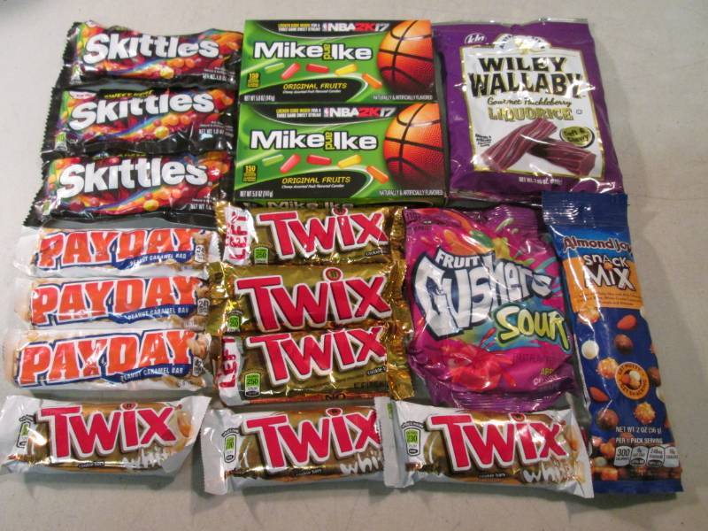 lot 175 image: Lot of Misc Candy Best by dates var...