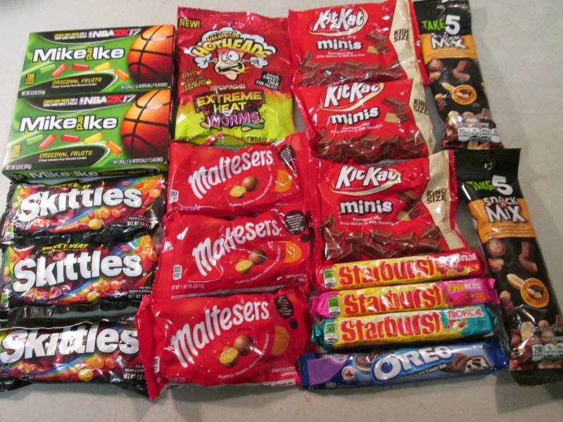 lot 176 image: Lot of Misc Candy Best by dates var...