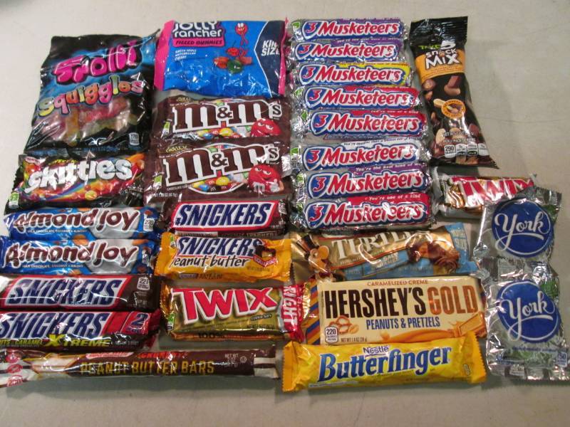 lot 184 image: Lot of Misc Candy Best by dates var...