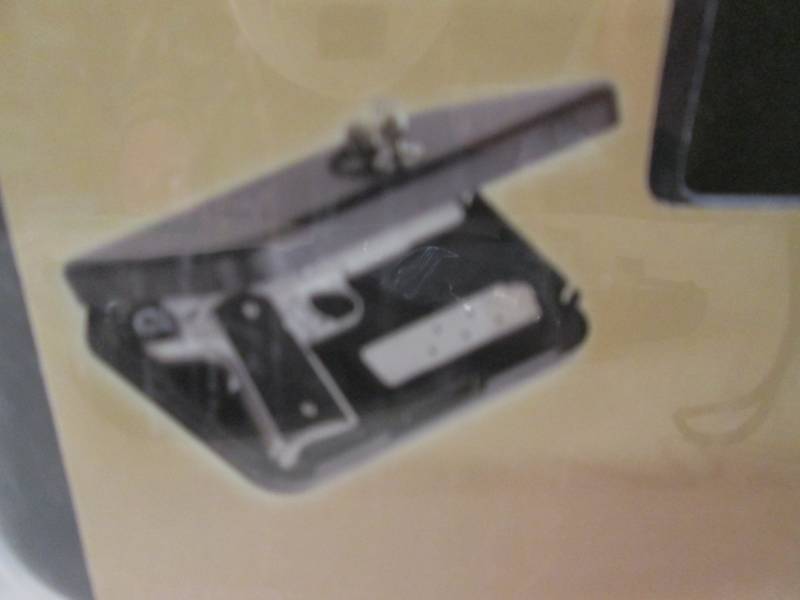 lot 195 image: Full Size Handgun Secure It Metal S...