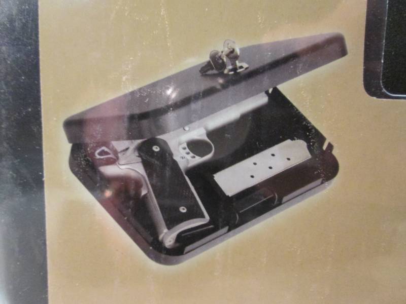 lot 197 image: Full Size Handgun Secure It Metal S...