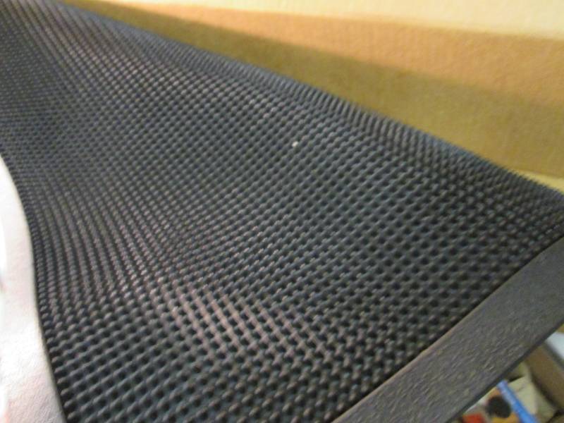 lot 201 image: Mats Inc Fingertip Black 24 x 32 ...
