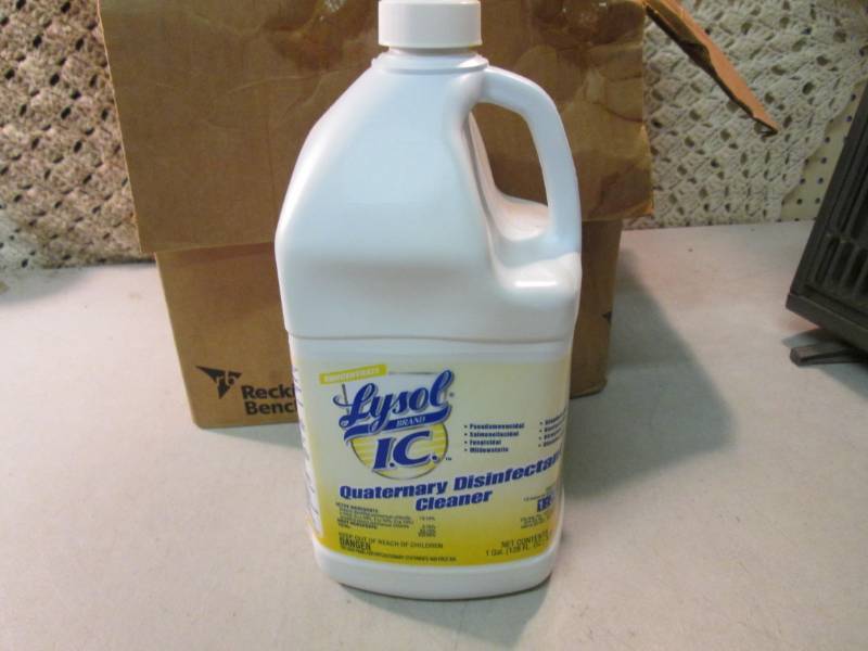 lot 208 image: 3 Lysol I.C. Quaternary Disinfectan...