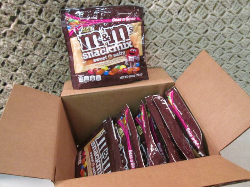 lot 216 image: Box of 8 Bags of M&Ms Snackmix Swe...
