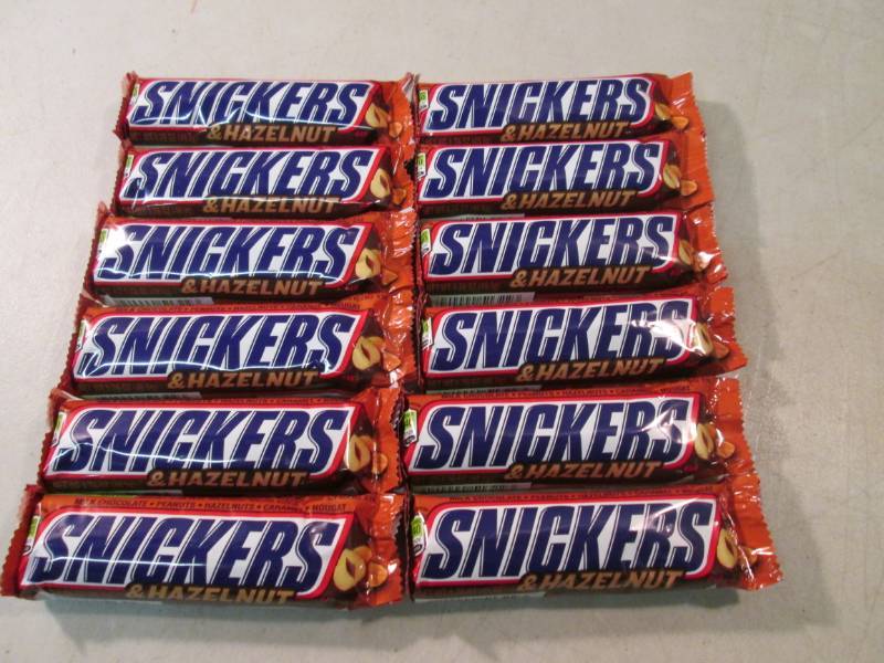 lot 271 image: 12 Snickers & Hazelnut Candy Bars B...