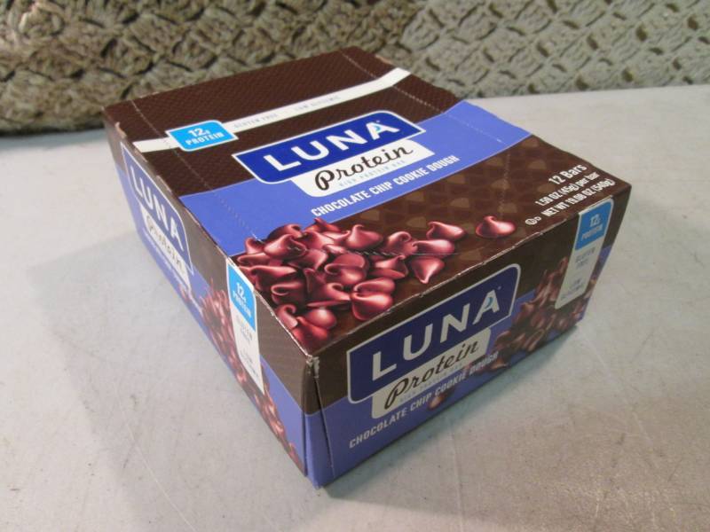 lot 278 image: Box of 12 Luna Chocolate Chip Cooki...
