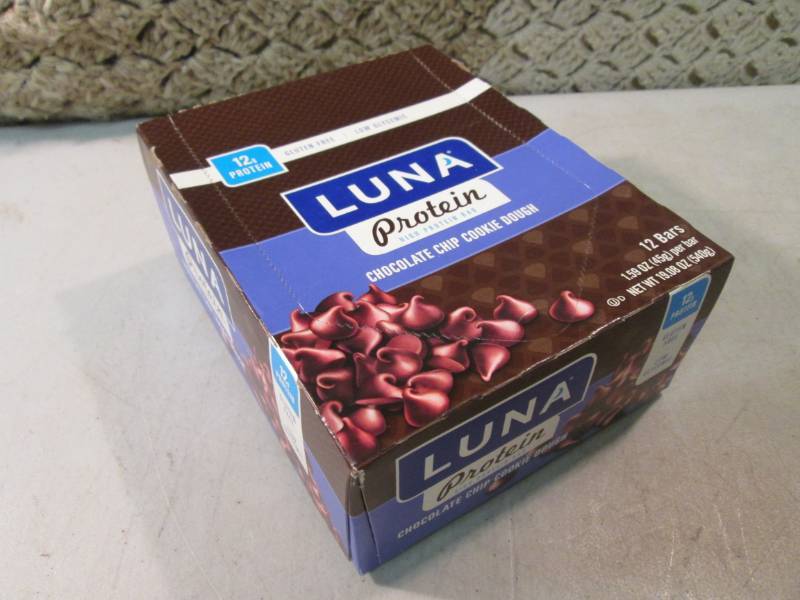 lot 279 image: Box of 12 Luna Chocolate Chip Cooki...