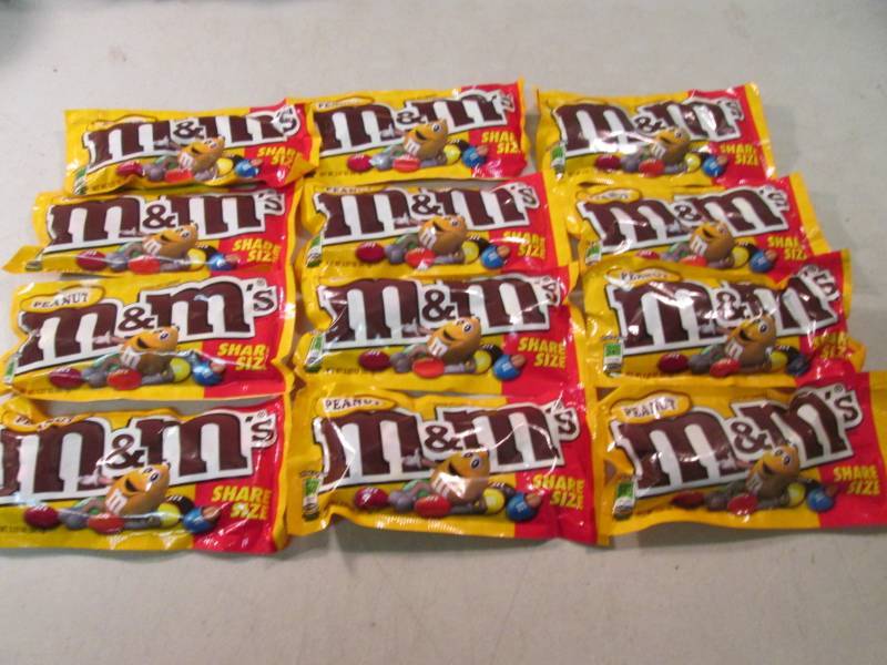 lot 292 image: 12 Share Size Bags of Peanut M&Ms ...