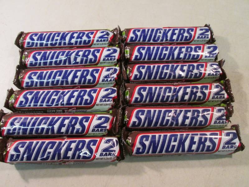 lot 293 image: 12 Snickers 2 Bar Candy Bars Best b...