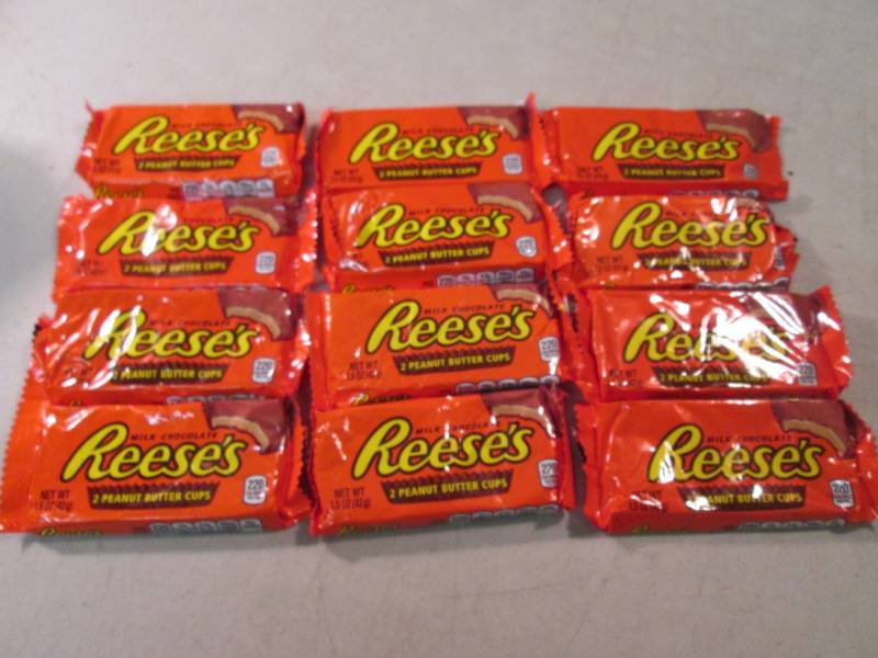 lot 294 image: 12 Reeses Peanut Butter Cups Best b...