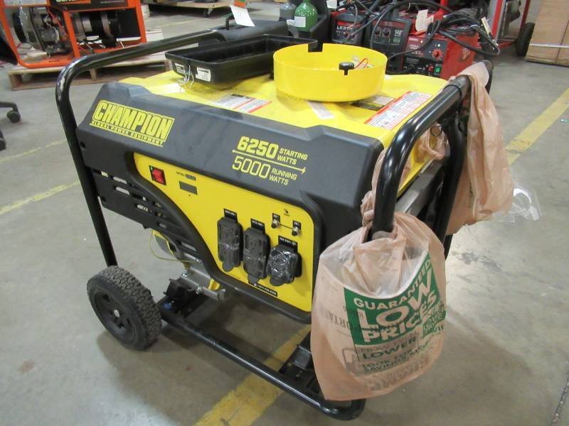 lot 14 image: Champion Power Equipment 5000-Watt Gasoline Powered Recoil Start Portable Generator with Champion 292cc Engine, 100496 - Does not start.