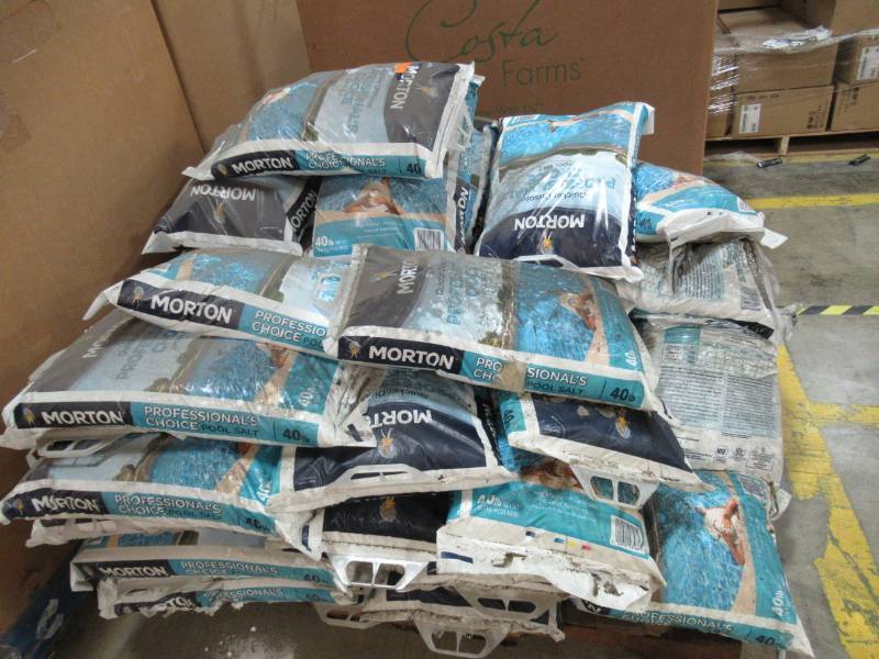 lot 24 image: Pallet of 40 lb. Bags of Professionals Choice Pool Salt, F134660000 - Approximately 40 Bags