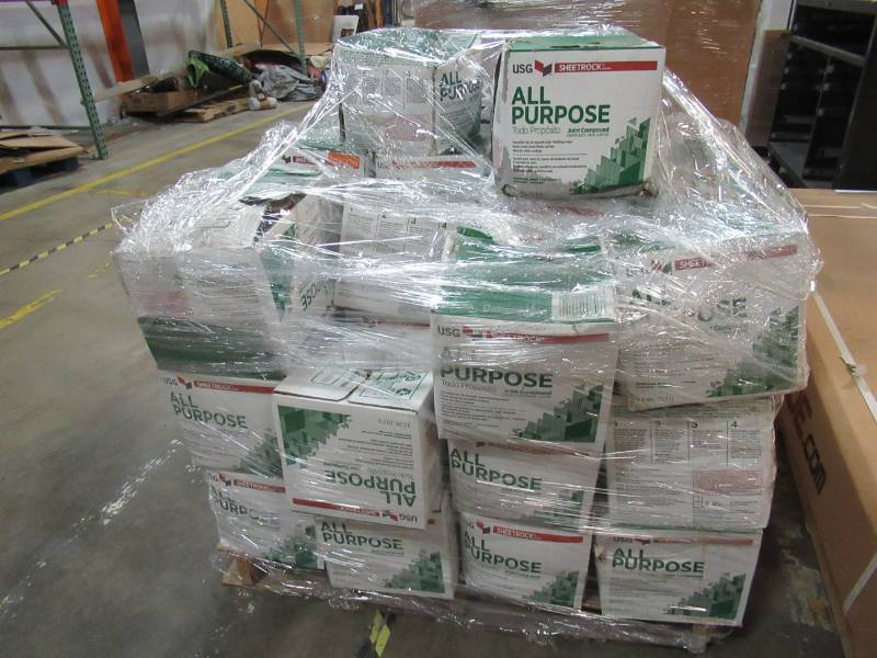 lot 25 image: Pallet of SHEETROCK Brand 3.5-Gallon Premixed All-purpose Drywall Joint Compound 380122 - Approx 50