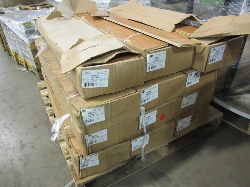 lot 31 image: Heritage Mill Oak Golden 12 in. Thick x 5 in. Wide x Random Length Engineered Hardwood Flooring (31 sq. ft.  case) - 12 Cases
