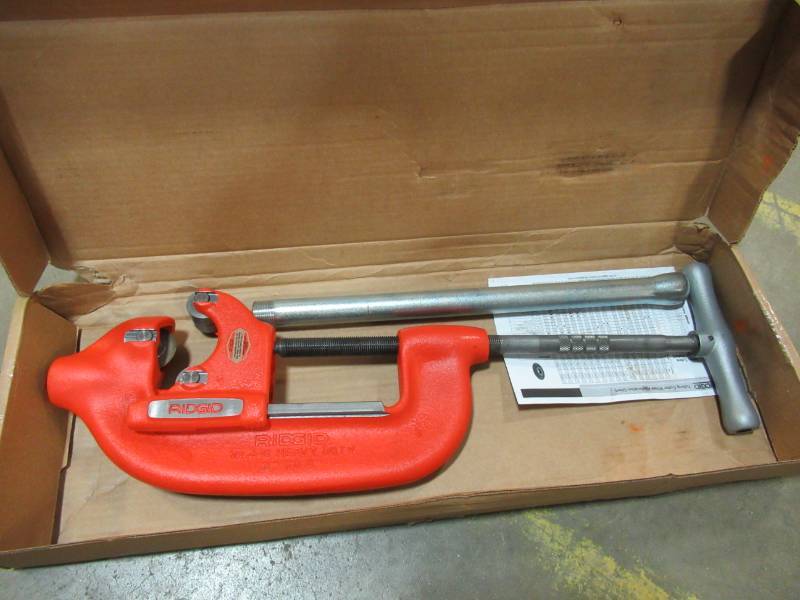 lot 66 image: RIDGID 2 in. to 4 in. Model 4-S Heavy-Duty Pipe Cutter 32840