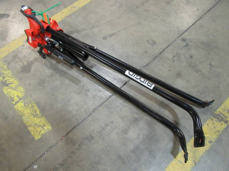 lot 103 image: RIDGID 18 in. to 2-12 in. Model 425 TRISTAND Chain Vise Stand 16703
