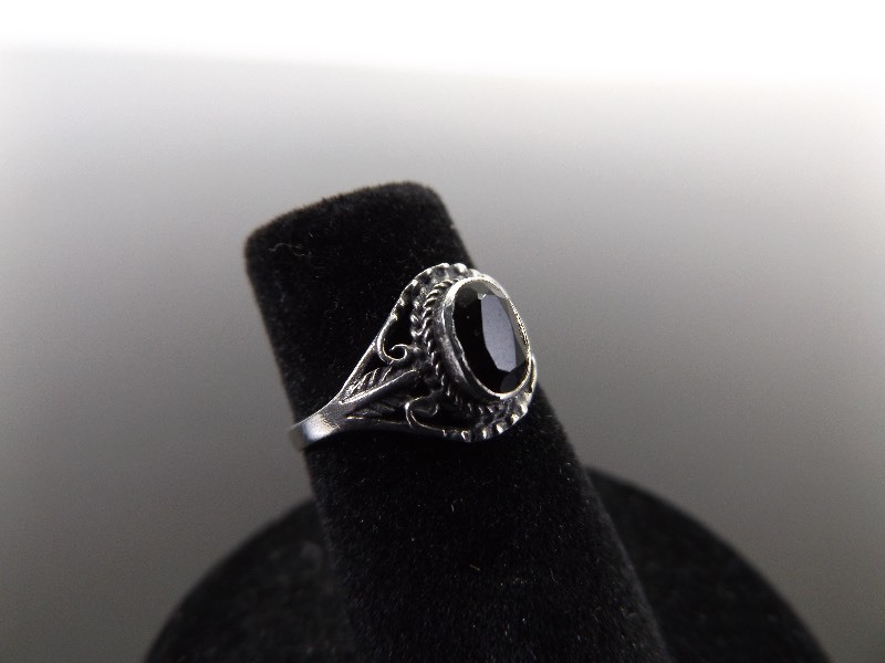 .925 Sterling Silver Art Nouveau Faceted Garnet Ring Size 4