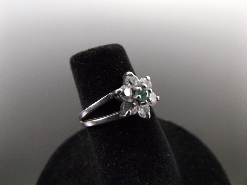 .925 Sterling Silver Emerald Flower Ring Size 4.75