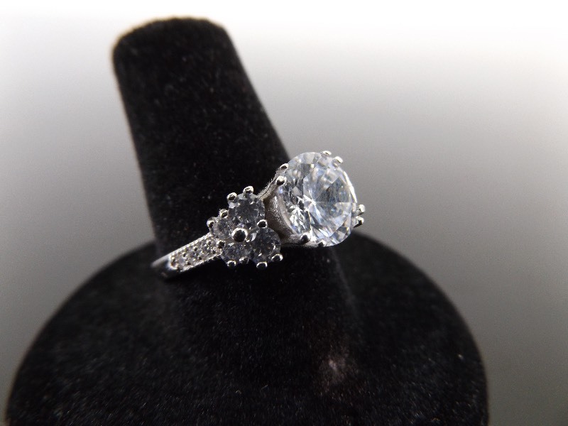 NEW .925 Sterling Silver Accented Crystal Solitaire Ring Size 7.25