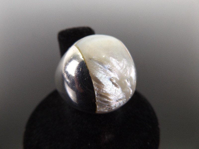.925 Sterling Silver Domed Mother of Pearl Cocktail Ring Size 6.75