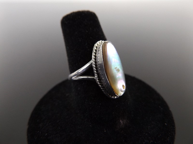 .925 Sterling Silver Mother of Pearl Ring Size 7