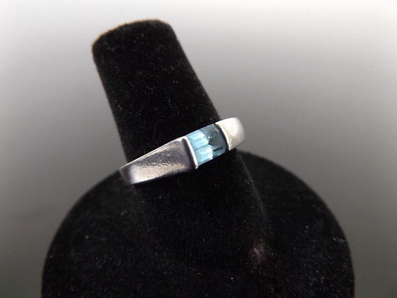 .925 Sterling Silver Faceted Topaz Ring Size 6.75
