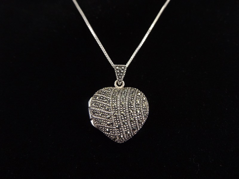 .925 Sterling Silver Art Nouveau Heart Locket and Box Link Necklace