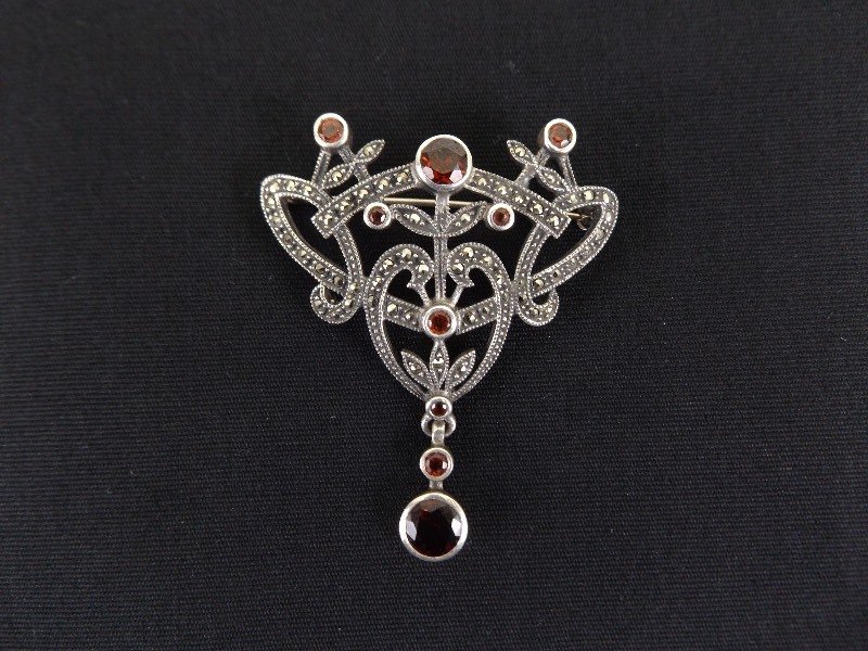 .925 Sterling Silver Art Nouveau Faceted Garnet Brooch