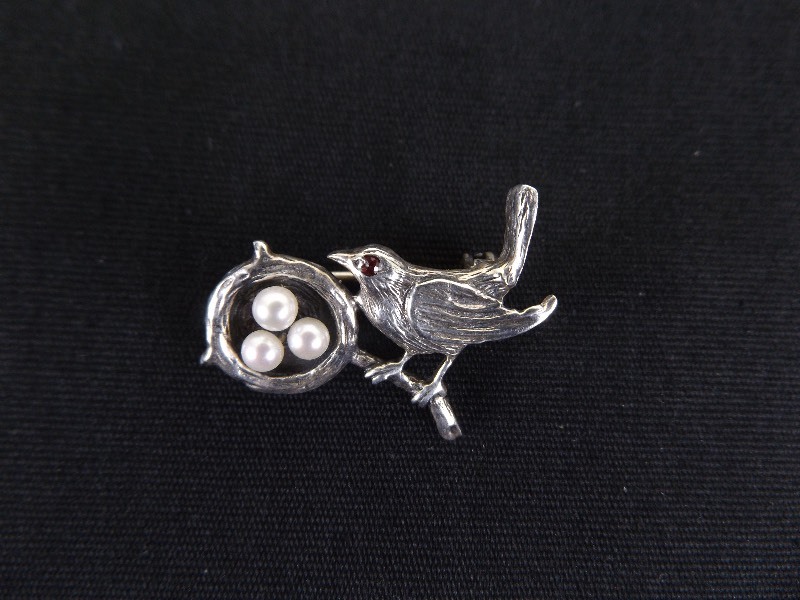 .925 Sterling Silver Pearl Birds Nest Brooch