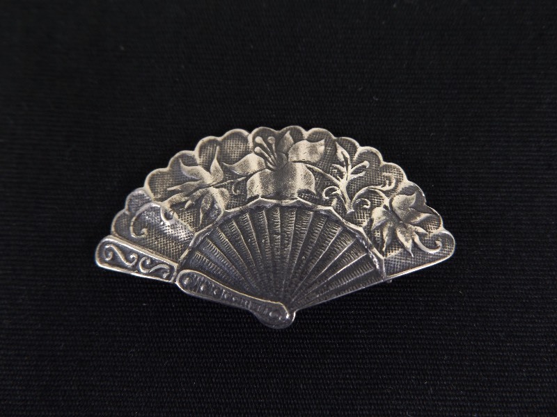 .925 Sterling Silver Asian Fan Brooch
