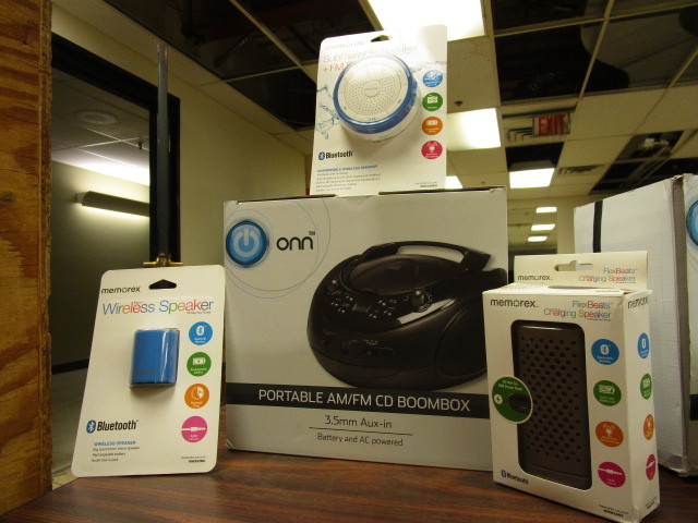 lot 321 image: BOOMBOX BUNDLE