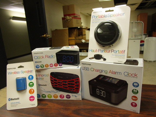 lot 323 image: SPLASHPROOF SPEAKER BUNDLE
