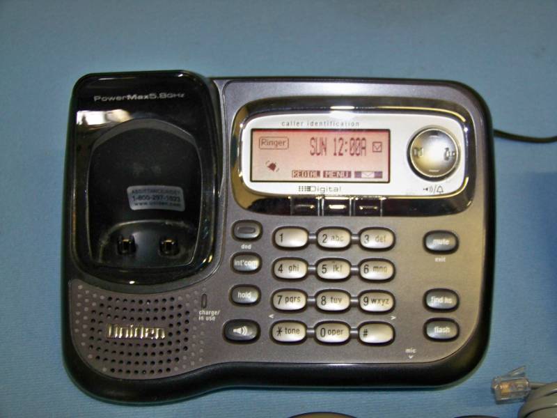 lot 37 image: Uniden, 5.8 Digital, 2 Phone  Telephone Bundle in Original Box