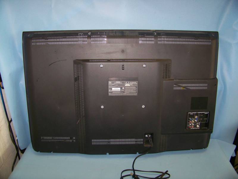 lot 16 image: 40, Toshiba, 1080p, LCD, HDTV  Television