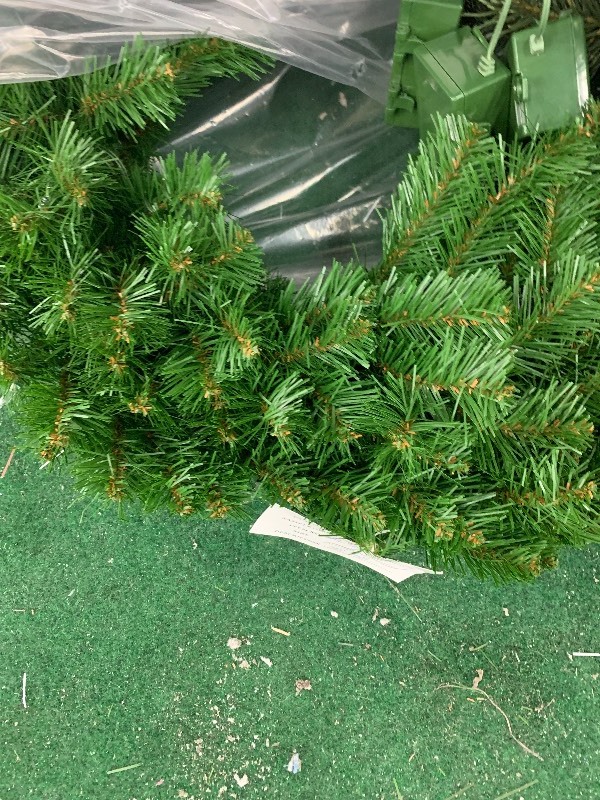 lot 28 image: Set of 3 Artificial Wreaths