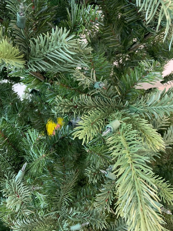 lot 40 image: 7.5 Artificial Christmas Tree Pre-Lit