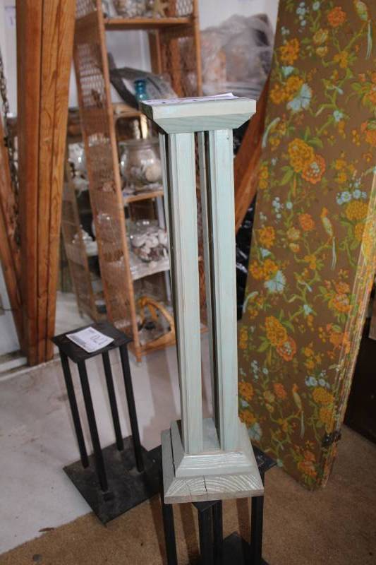 lot 171 image: Wood Pedestal