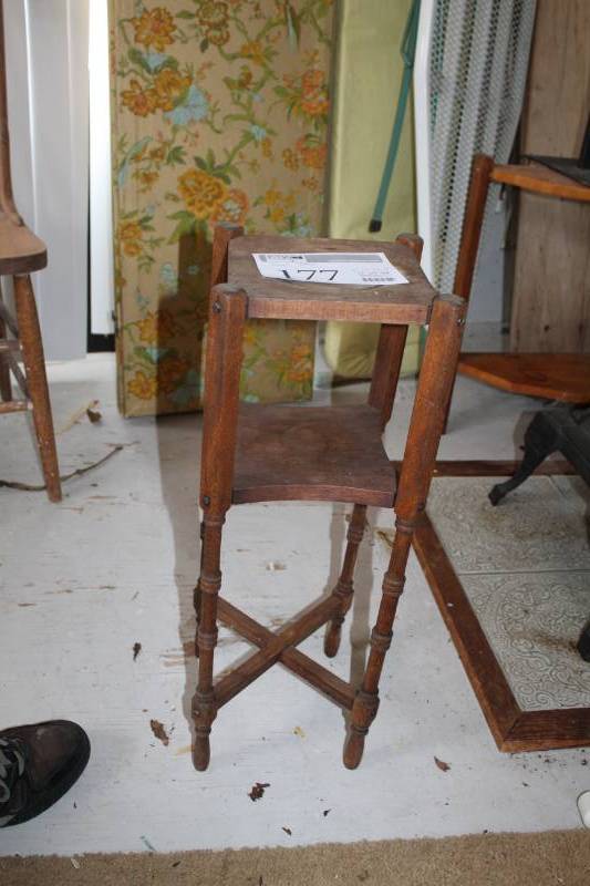 lot 177 image: Vintage Ash Tray Stand