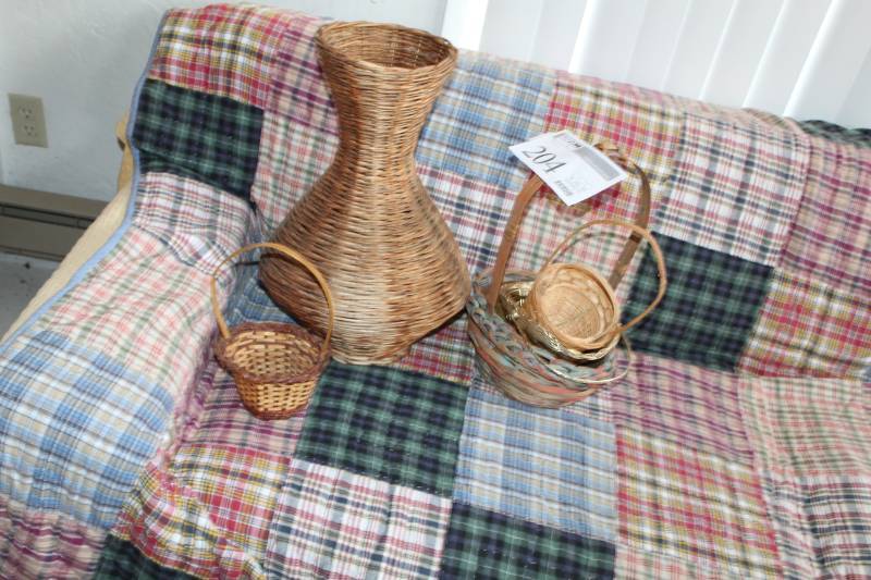 lot 204 image: Wicker Baskets