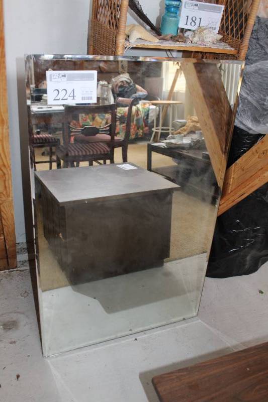 lot 224 image: Wall Mirror