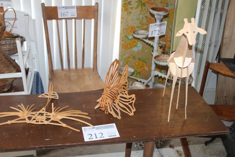 lot 212 image: Wood Animal Table Dcor - Giraffe, Fish, Bug