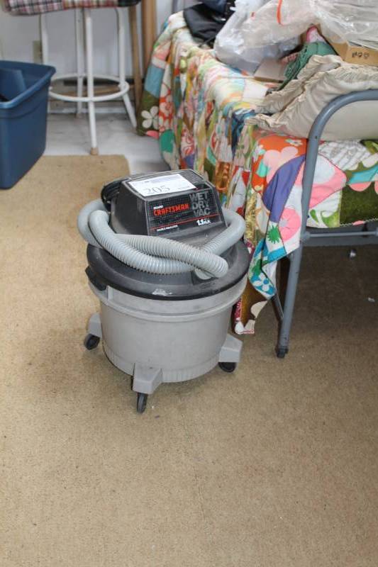 lot 205 image: Sears Craftsman Wet Dry Vac