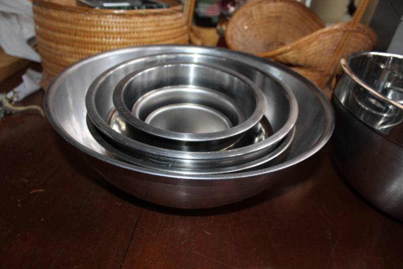 lot 265 image: Stainless Steel Mixing Bowls